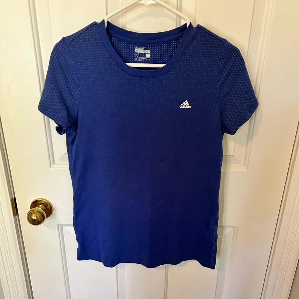 Adidas, t-shirts, like new, size Medium.